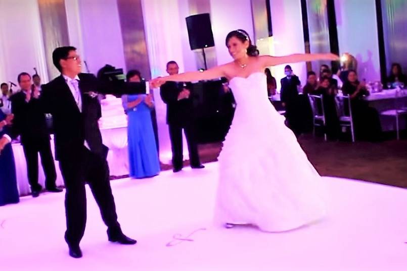 Dancing Bodas