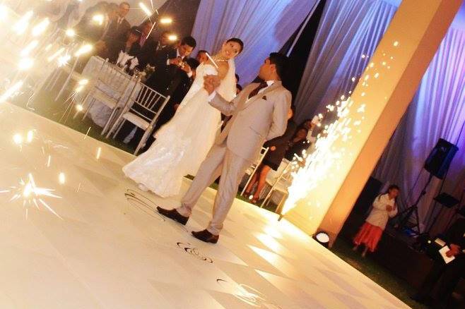 Dancing Bodas