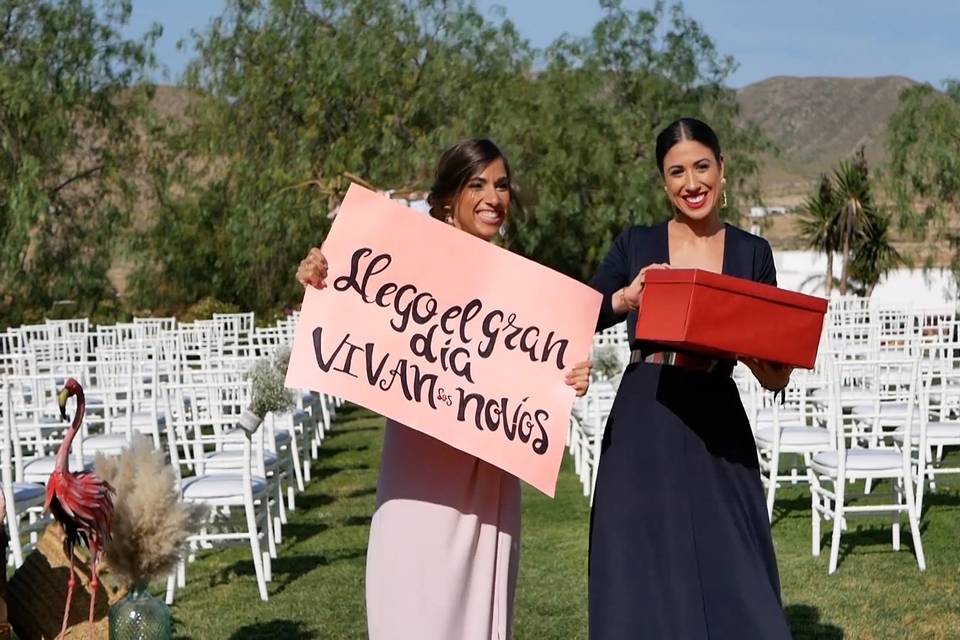 Invitadas preparando la ceremonia