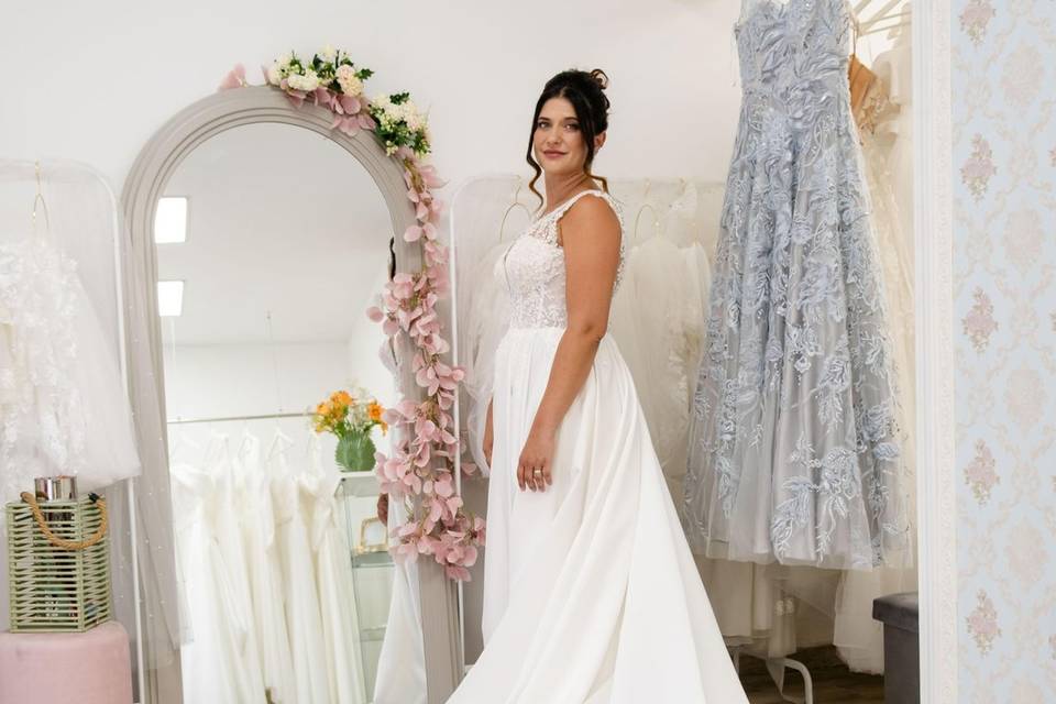 vestido_novia_cola_seda_broderie