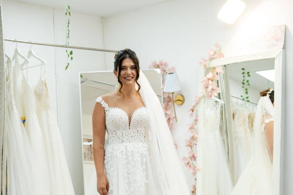 vestido_novia_detalle_floral_escote
