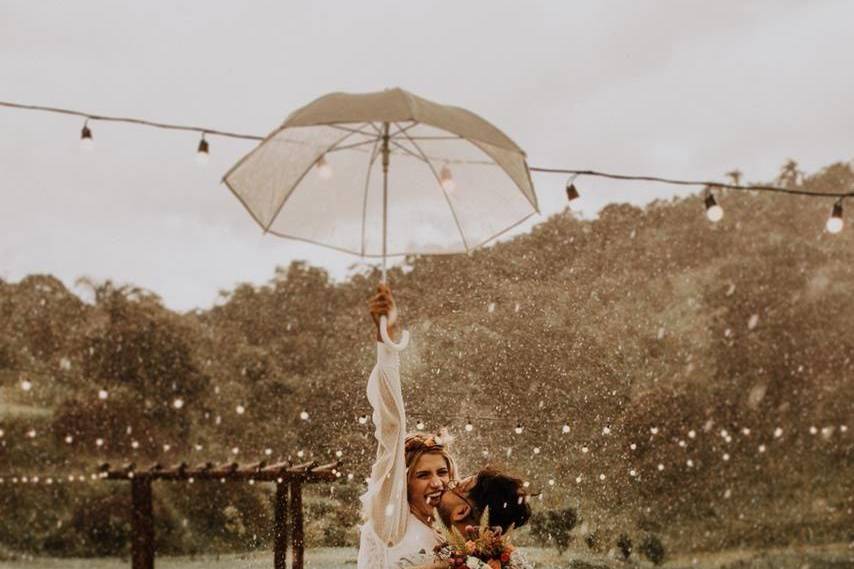 Pareja bajo la lluvia 1