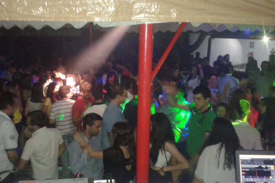 Fiesta en discoteca