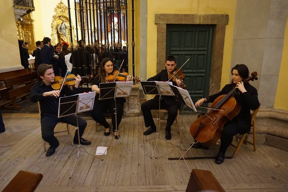 Cuarteto en ceremonia religiosa