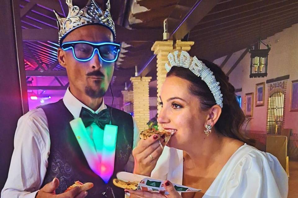 Los novios disfrutando