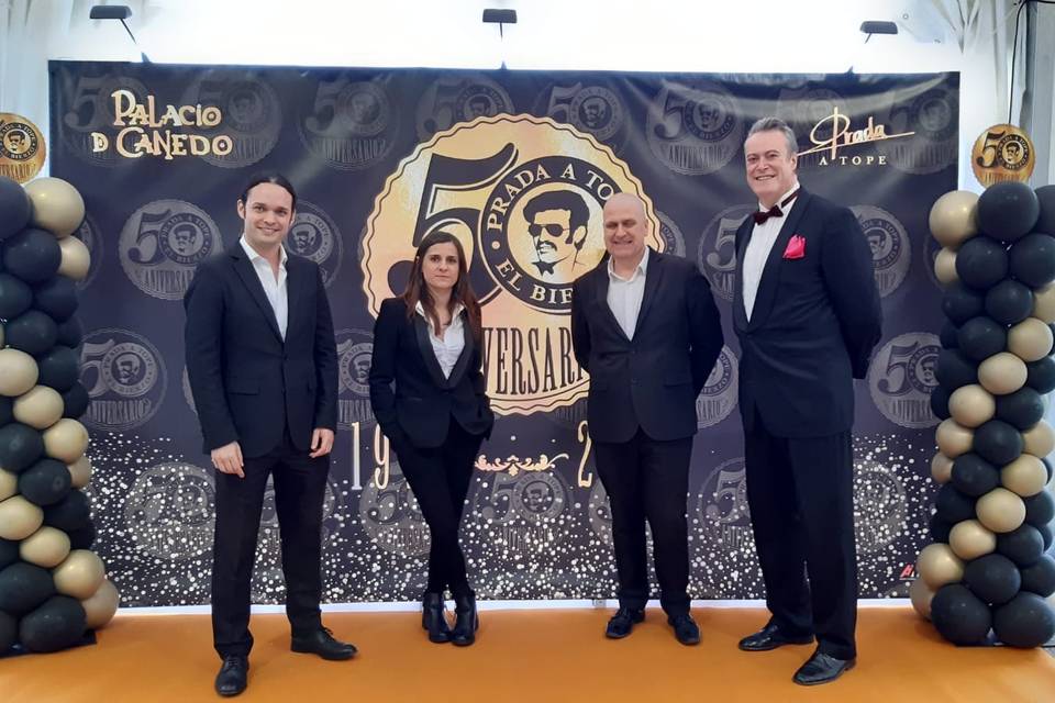 Celebrando con nuestros amigos