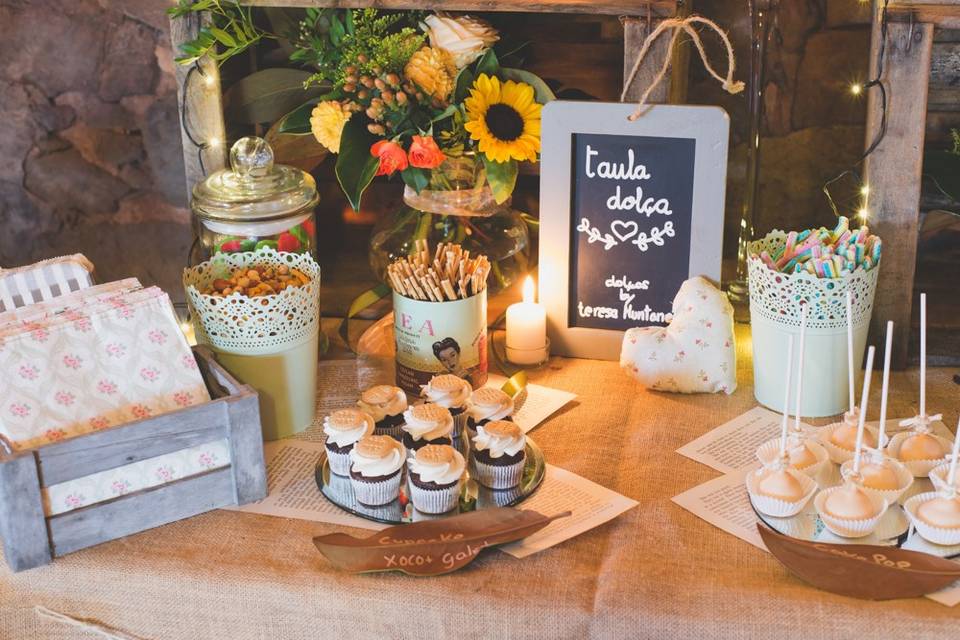 Mesa dulce de boda rústica