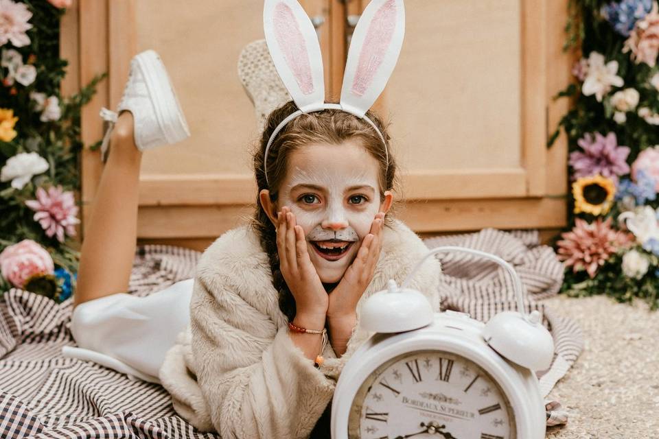 Conejo blanco en fiesta infantil