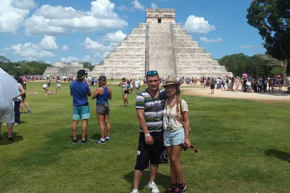 Tras las huellas Mayas