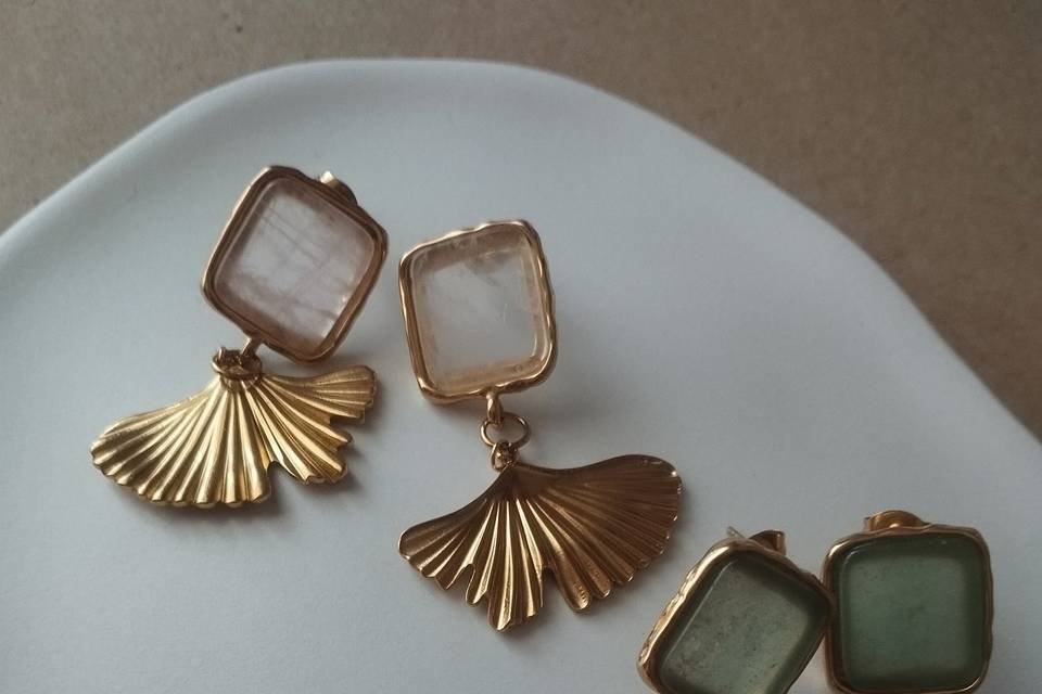 Pendientes de piedras y acero