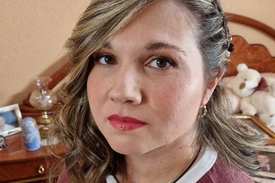 Maquillaje y peinado para una