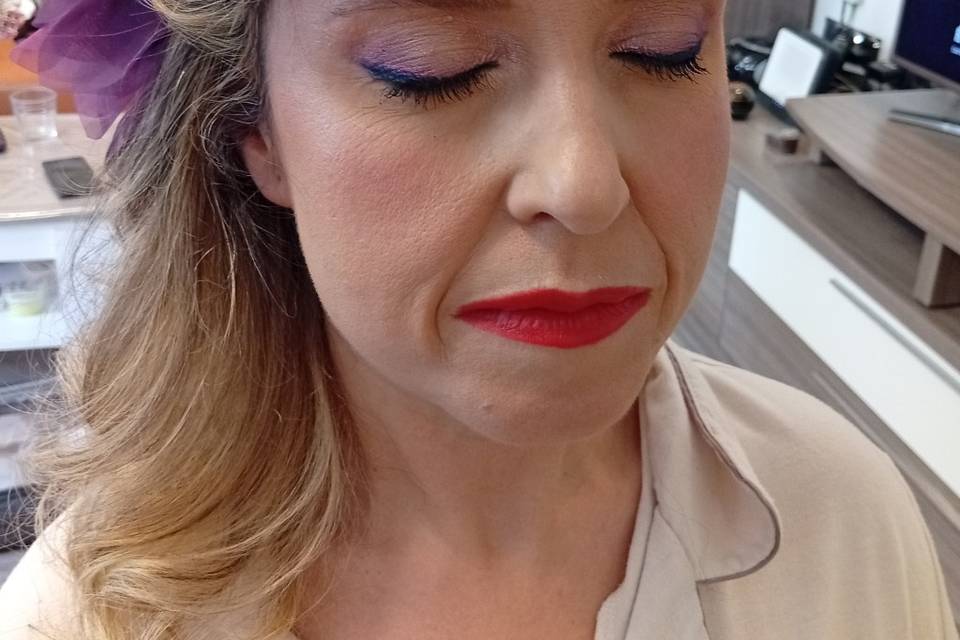 Recogido lateral y maquillaje