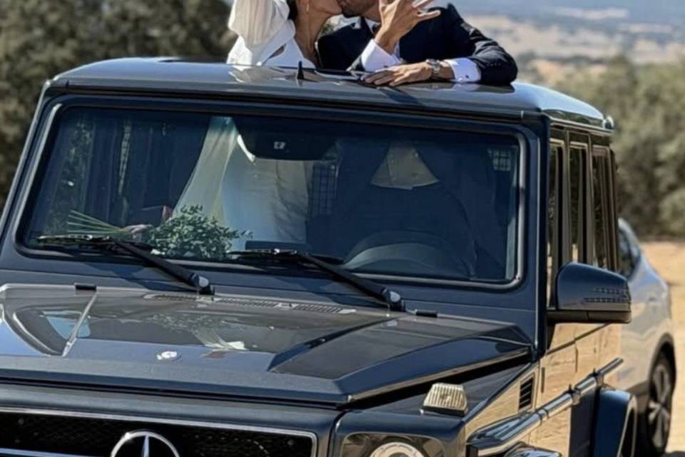Novios boda Mercedes G63