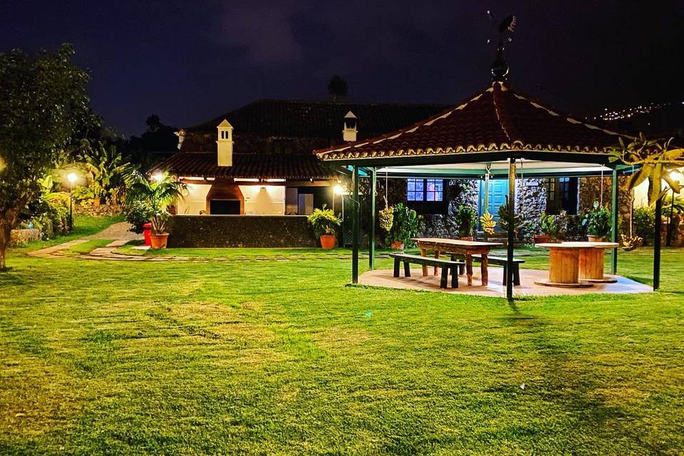 Jardín Kiosko de noche