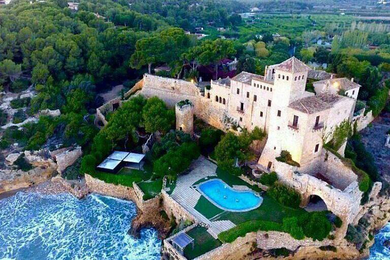 Castell de Tamarit al atardecer