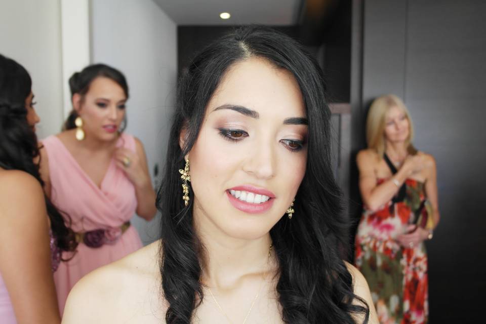 Maquillaje y peinado de invitada