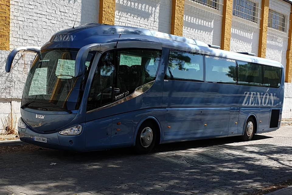 Autobús de 61 plazas