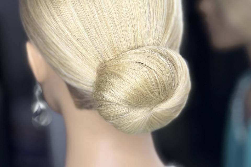 Smooth low bun