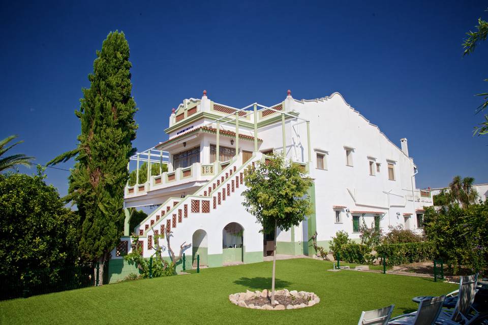 Fachada desde piscina