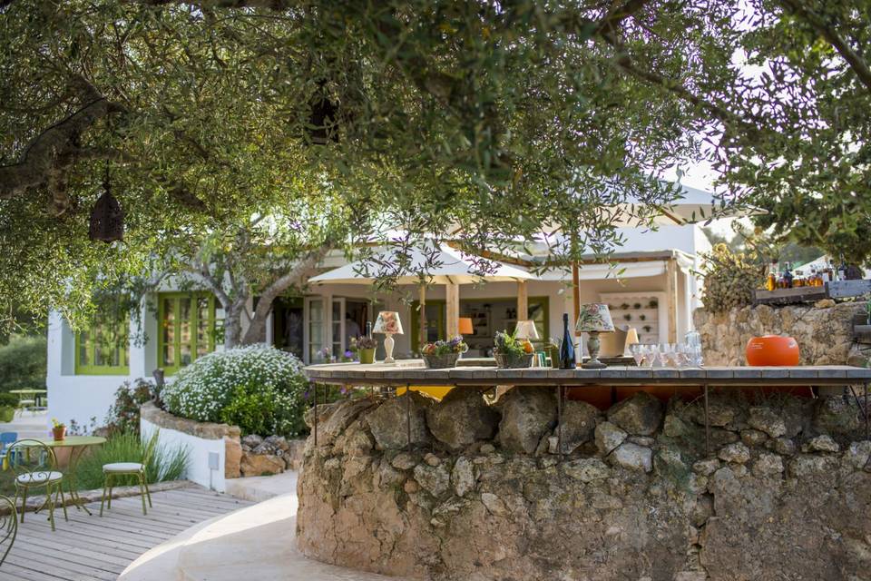 Stone bar