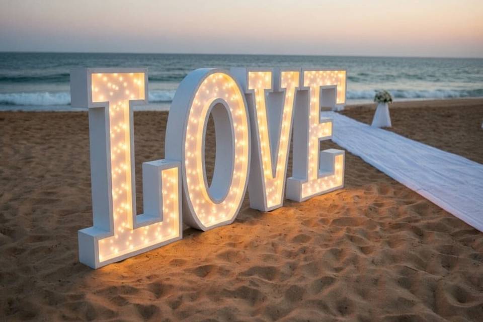 Letras LOVE luminosas