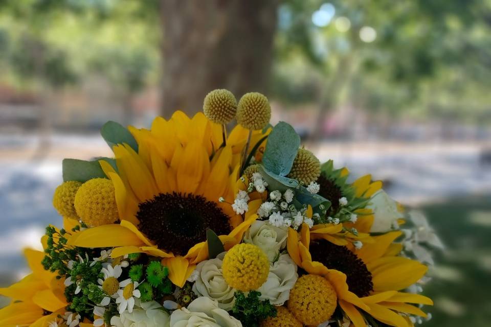 Ramo de novia con girasoles