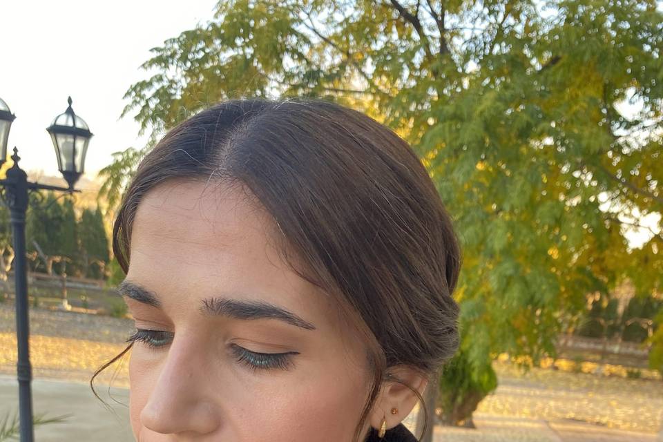 Maquillaje y peinado