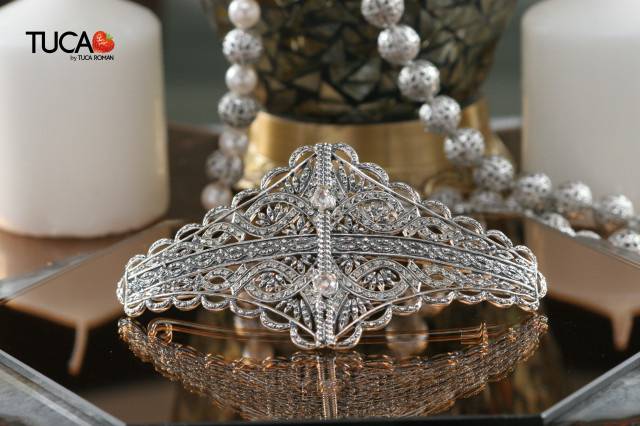 Diadema oxidada con circonitas