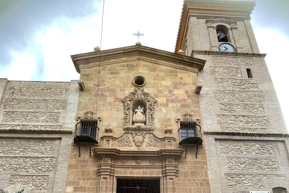 Entrada a la iglesia