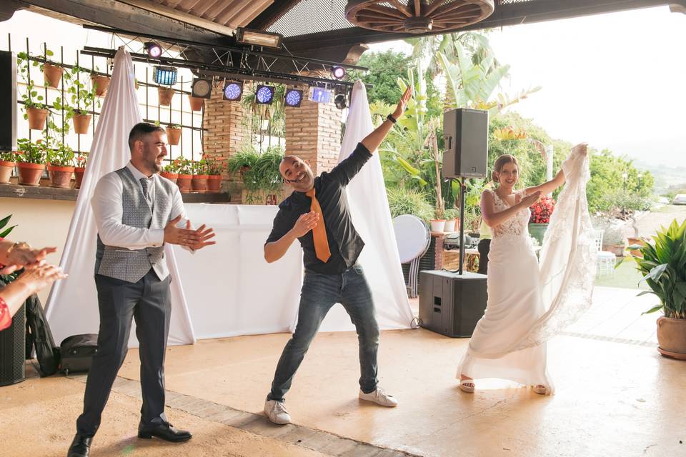 Baile divertido de novios