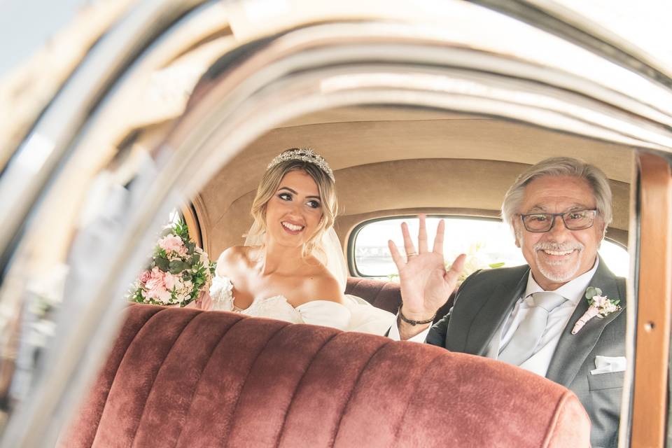 La novia y padre, coche nupcial