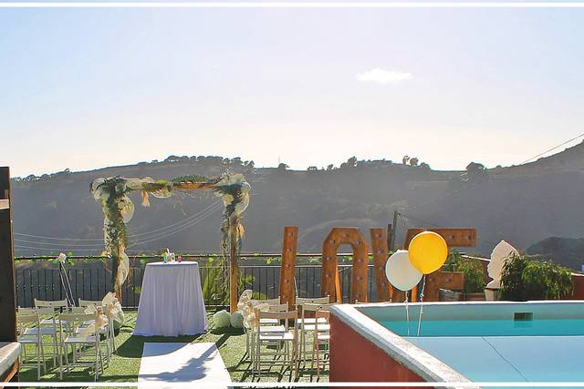 Lugar de la ceremonia con piscina