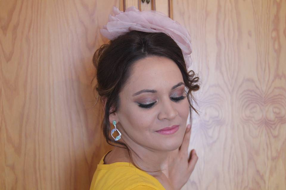 Invitada, maquillaje y peinado