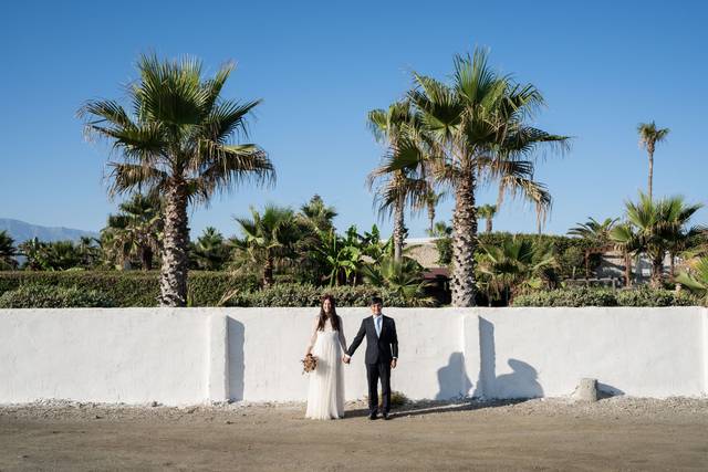 Novios posando
