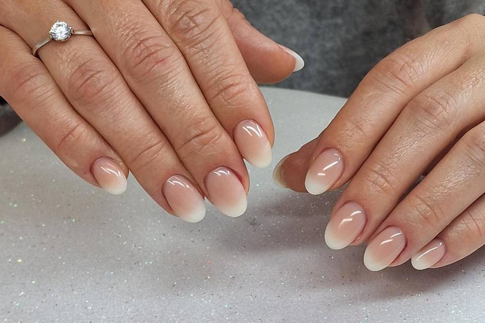 Manicura baby boomer gel novia