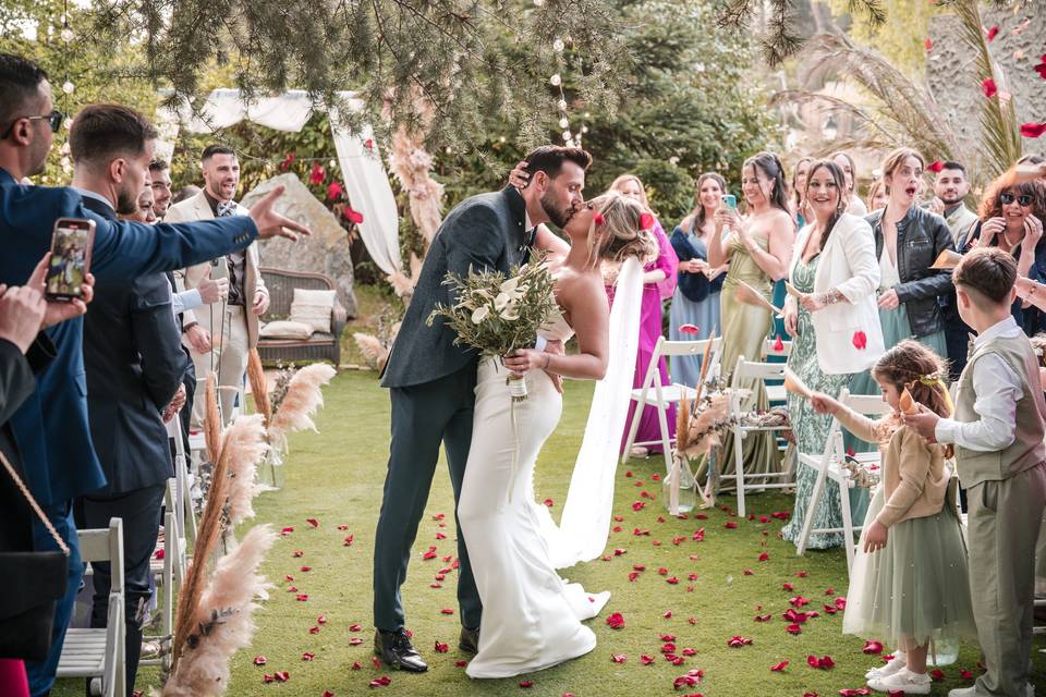 El beso de recién casados