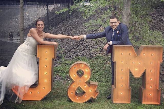 LETRAS LUMINOSAS PARA BODA DE ALQUILER - BCN LETTERS