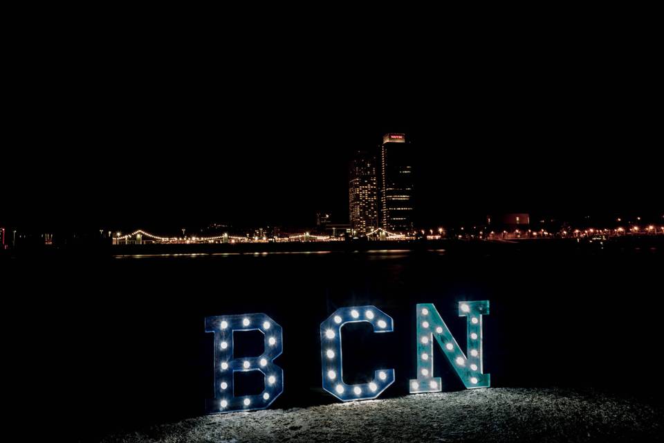 Iniciales luminosas bcn letters