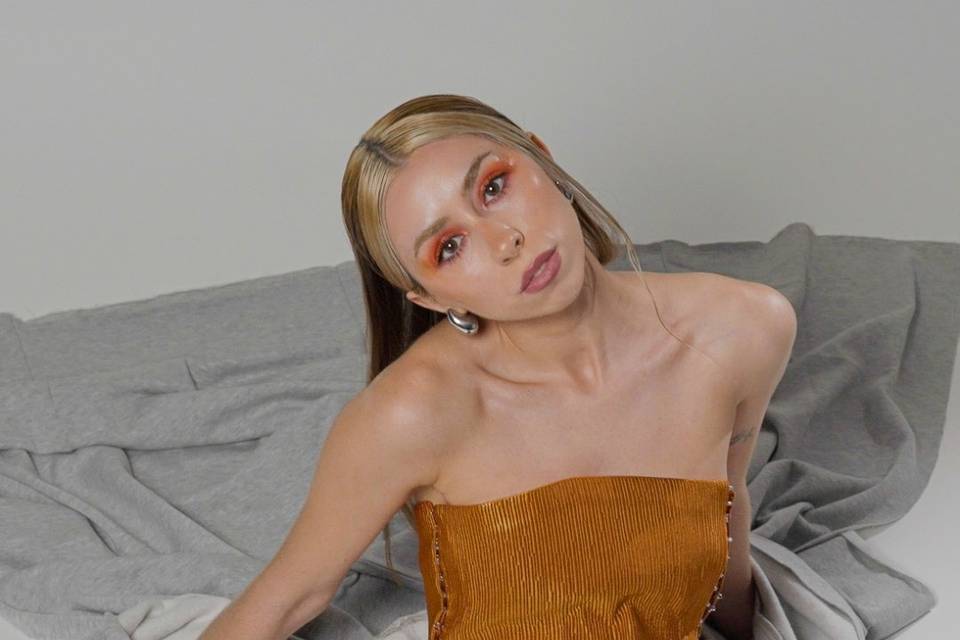 Maquillaje y peinado