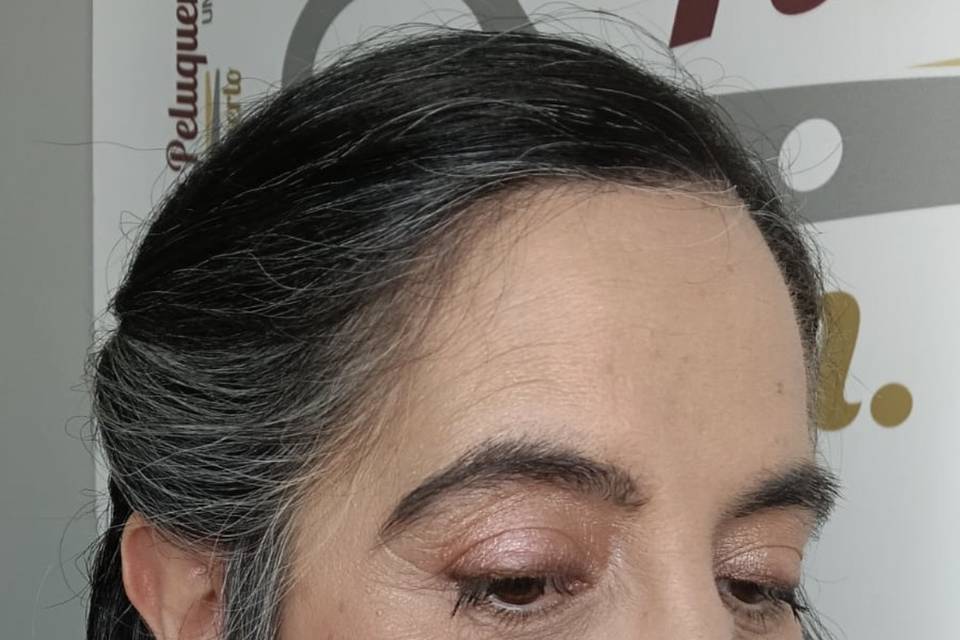 Maquillaje y recogido invitada