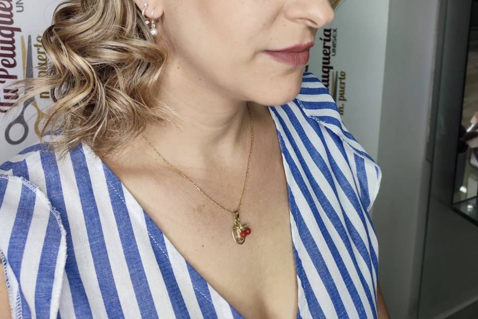 Maquillaje y semirecogido