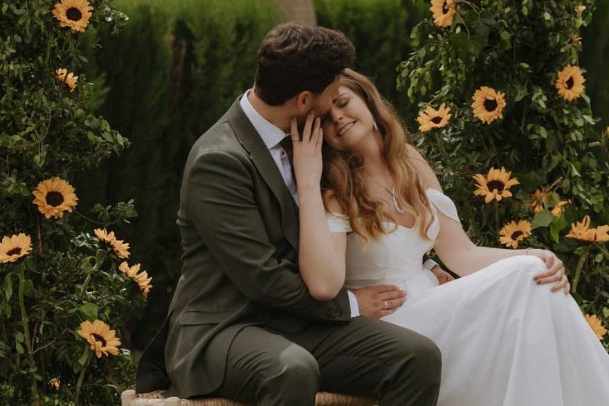 Novios arco girasoles