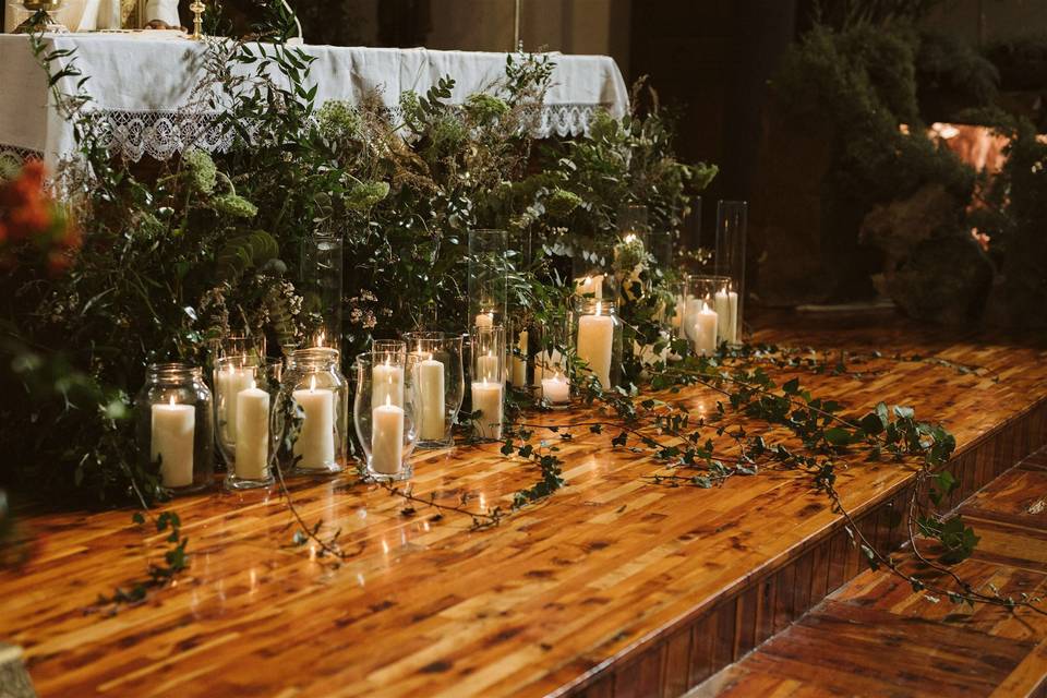 Pie de altar con velas