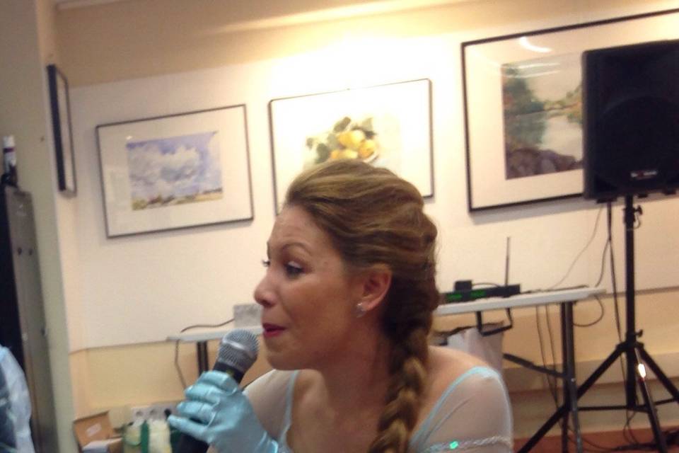 Elsa canta en directo