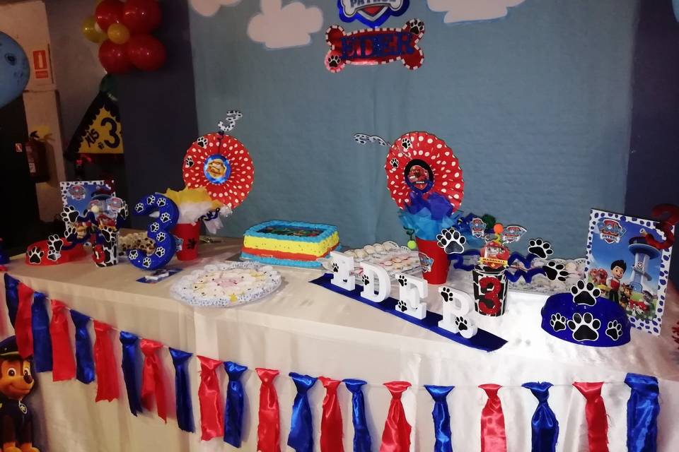 Mesa decorada Patrulla Canina