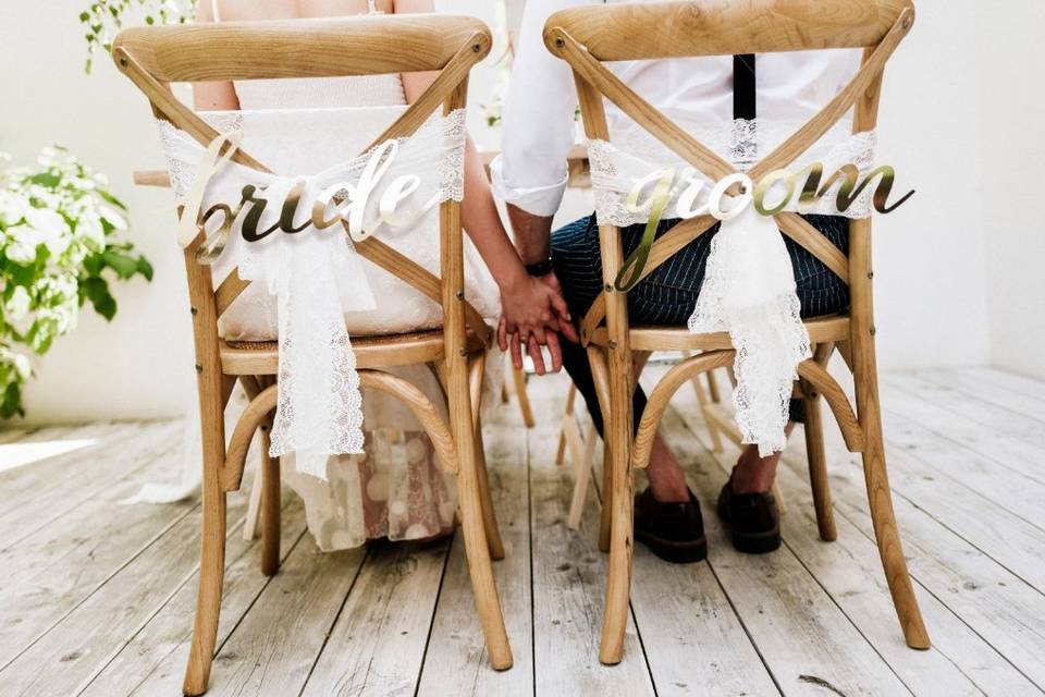 Decoración de sillas de novios