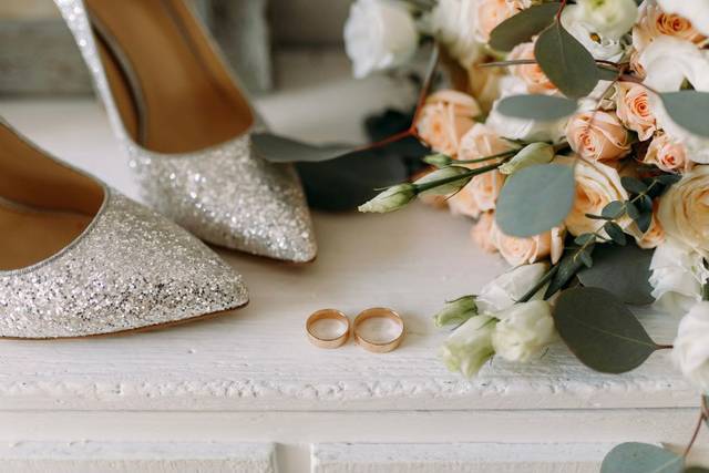 Zapatos de novia y alianzas