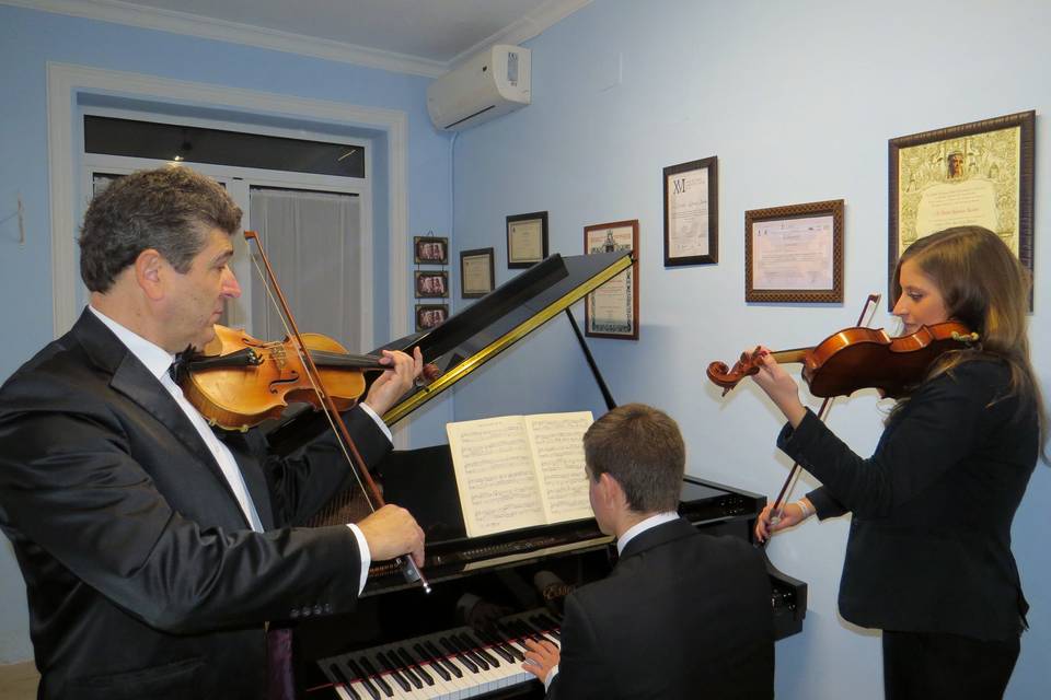 Trío con dos violines y piano