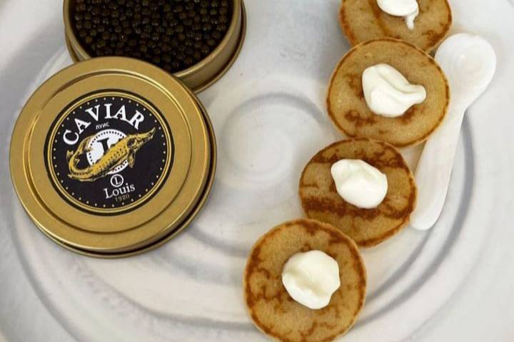 Caviar Louis mini blinis y man