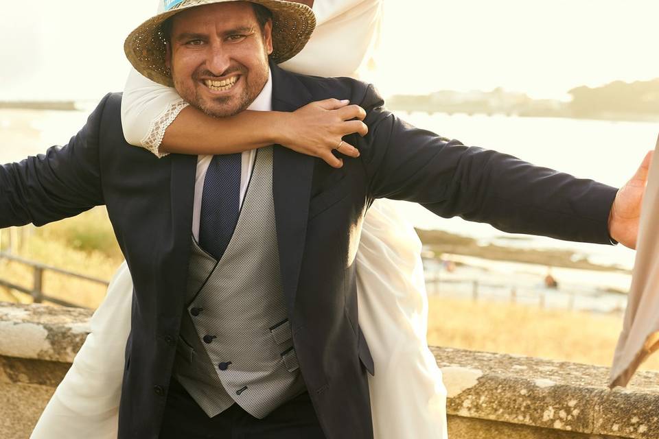 Novios posando